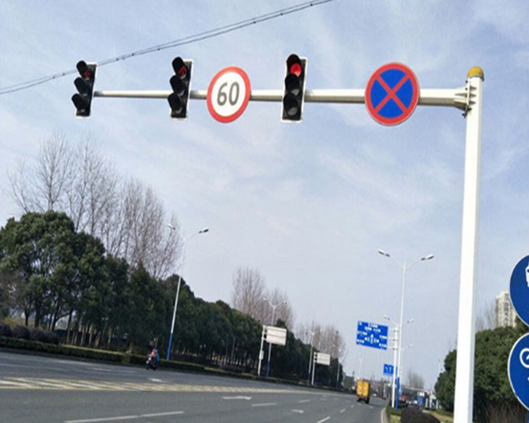 太原鑫雨杭：山西道路監(jiān)控桿的使用要點(diǎn)有哪些？