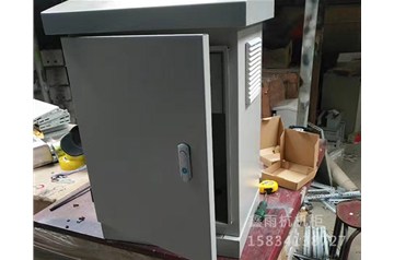 用戶在對太原網(wǎng)絡(luò)機柜的選購時應(yīng)該考慮哪些因素呢？鑫雨杭電器公司